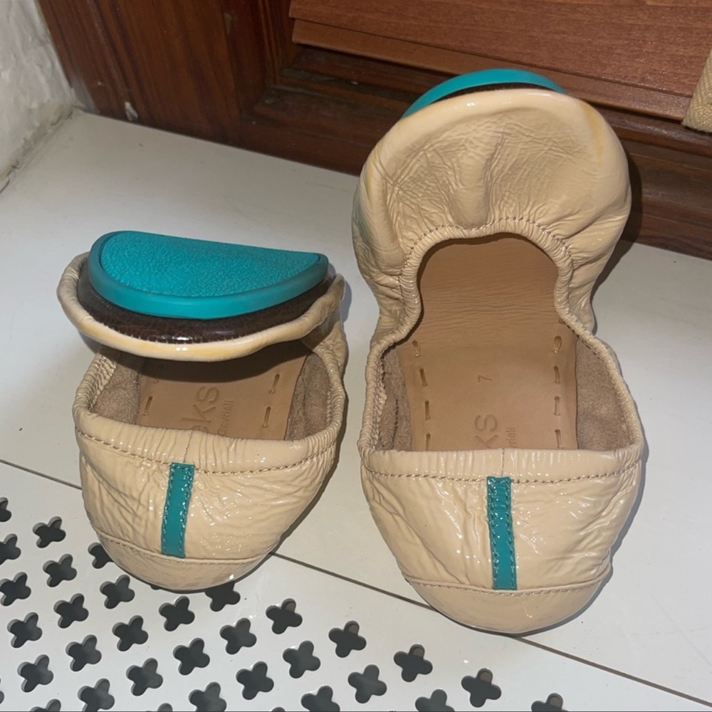 NUDE/BEIGE TIEKS